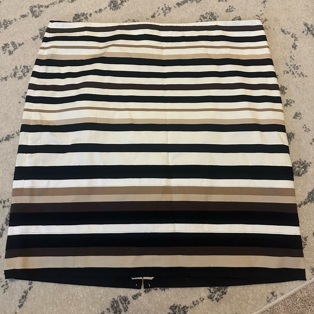 White House Black Market NWT skirt size 14